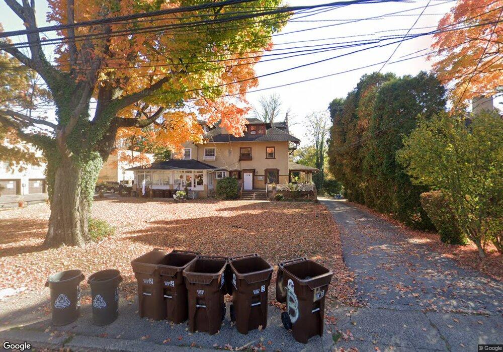 126 W Baltimore Ave unit 2nd floor 2 bed, Lansdowne, PA 19050 - photo 1