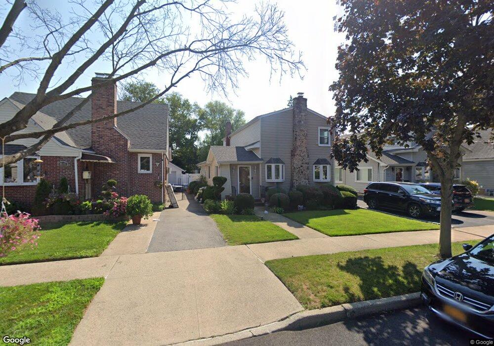 8521 260th St, Floral Park, NY 11001 - photo 1