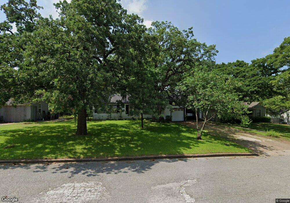 1616 W Chestnut St, Denison, TX 75020 - photo 1