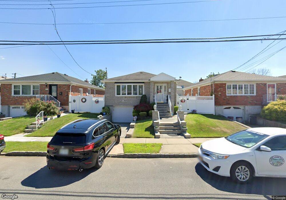 208 Amber St, Staten Island, NY 10306 - photo 1