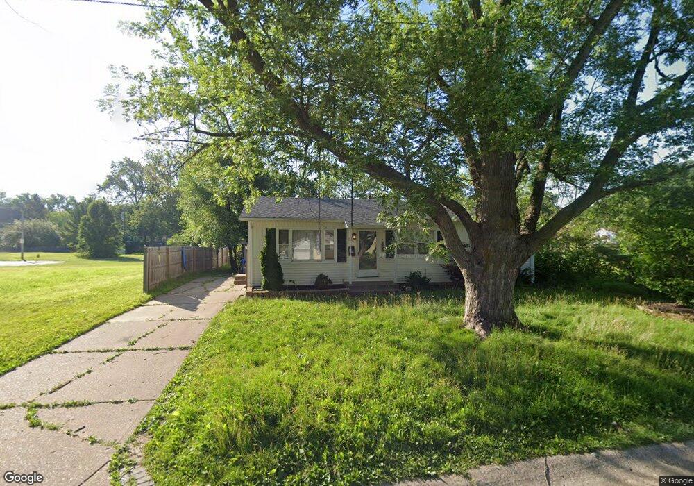 2407 Crestview Dr, Bettendorf, IA 52722 - photo 1