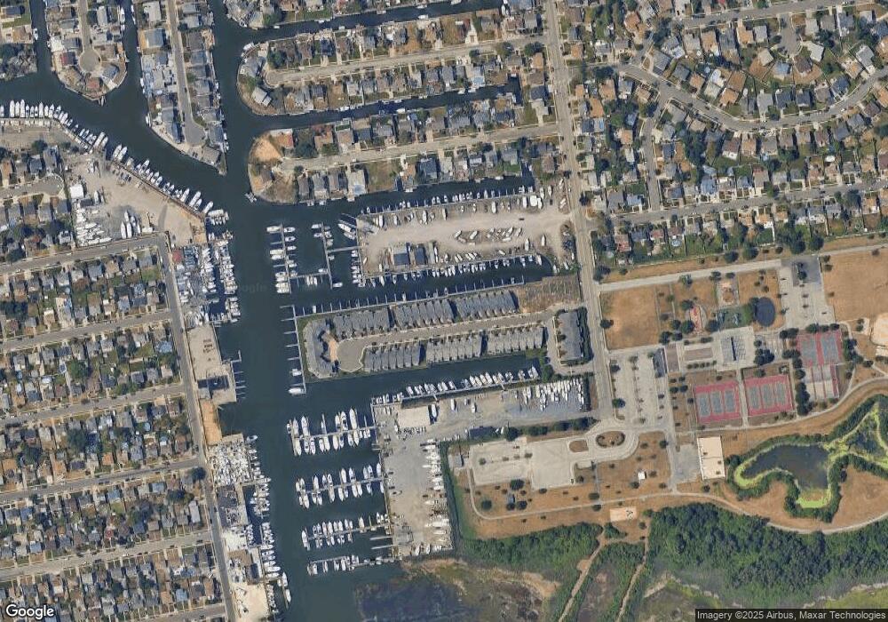 21 Ocean Watch Ct, Freeport, NY 11520 - photo 1