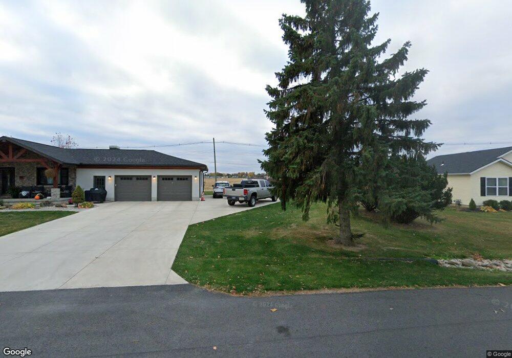 413 Woodlawn Dr, Wapakoneta, OH 45895 - photo 1