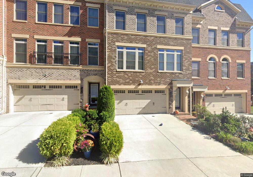 7202 Holywell Ln, Falls Church, VA 22043 - photo 1