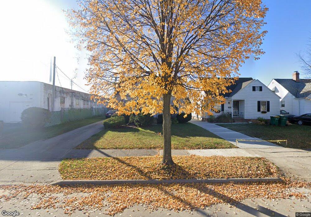 21606 Kenyon Dr, Maple Heights, OH 44137 - photo 1