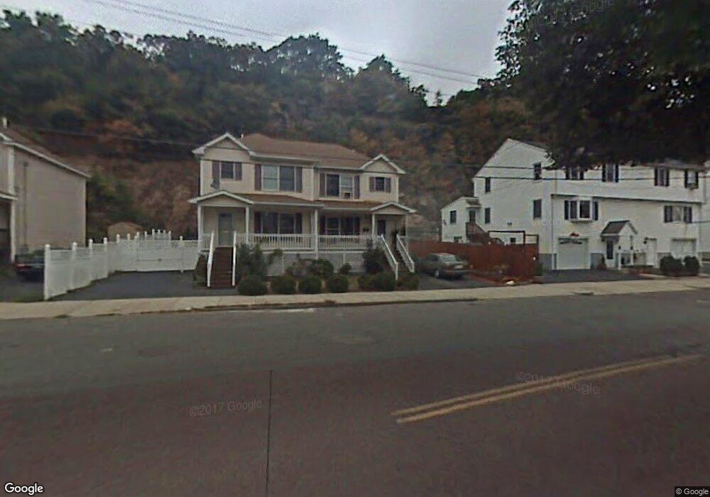 1082 Salem St, Malden, MA 02148 - photo 1