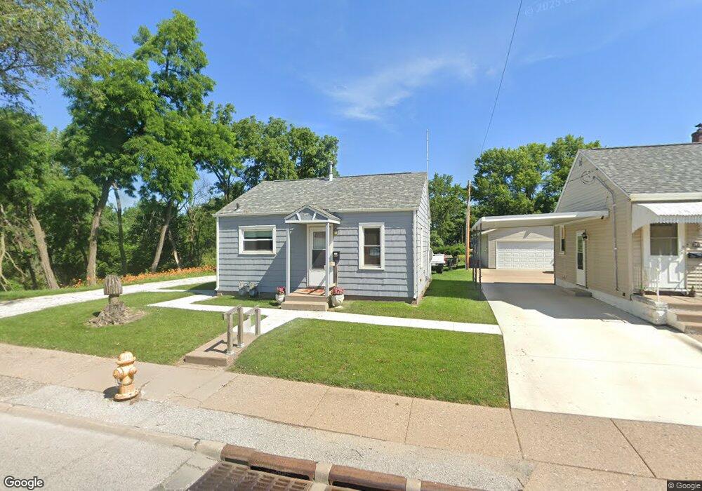 1922 W Locust St, Davenport, IA 52804 - photo 1