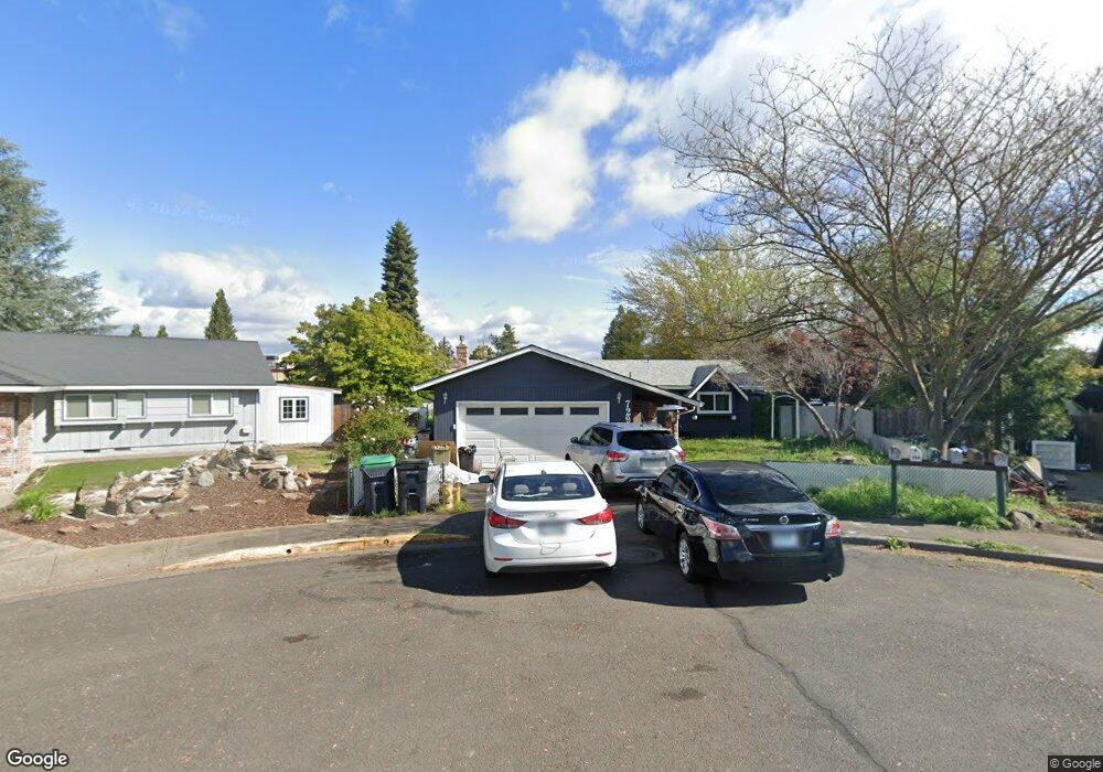 729 Hemlock Ct, Central Point, OR 97502 - photo 1