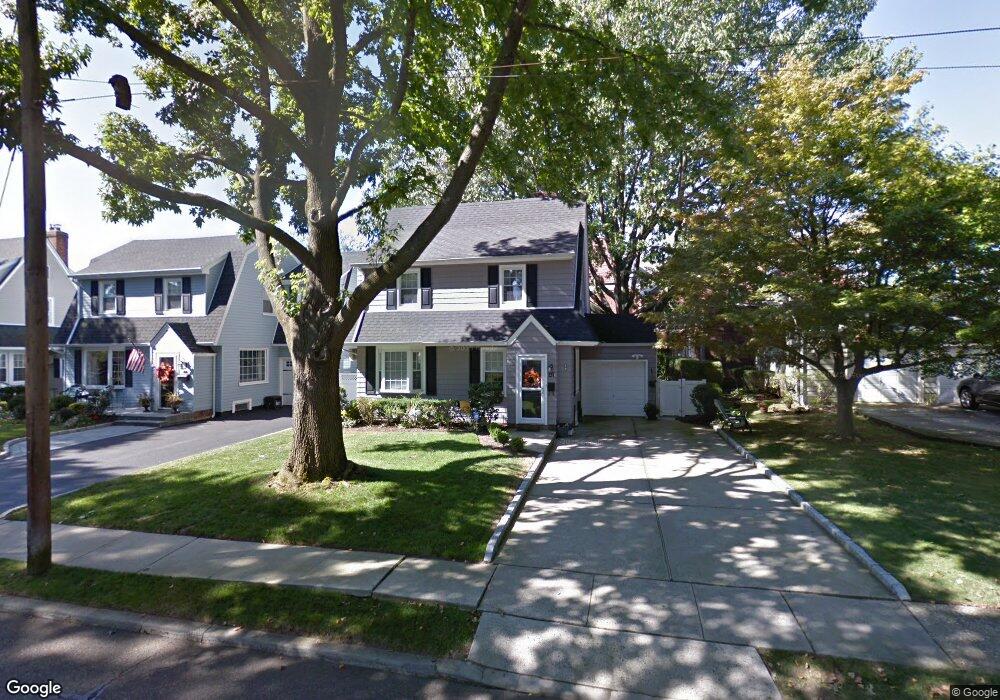 137 Argyle Rd, Garden City, NY 11530 - photo 1