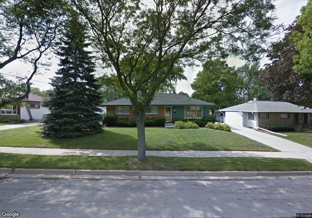 W151N8277 Thomas Dr, Menomonee Falls, WI 53051 - photo 1