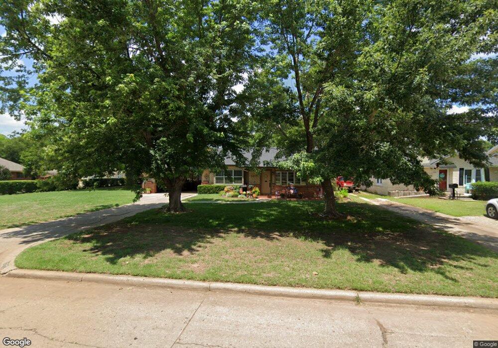 1215 W Cedar Ave, Duncan, OK 73533 - photo 1