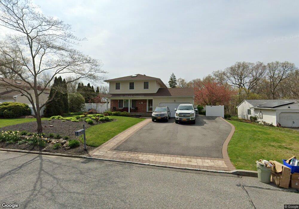 4 Pimlico Ct, ComMacK, NY 11725 - photo 1