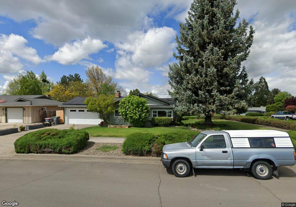 1401 Honeysuckle Ave, Medford, OR 97504 - photo 1