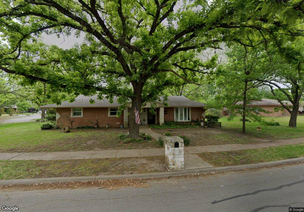 1401 Hillcrest St, Ennis, TX 75119 - photo 1