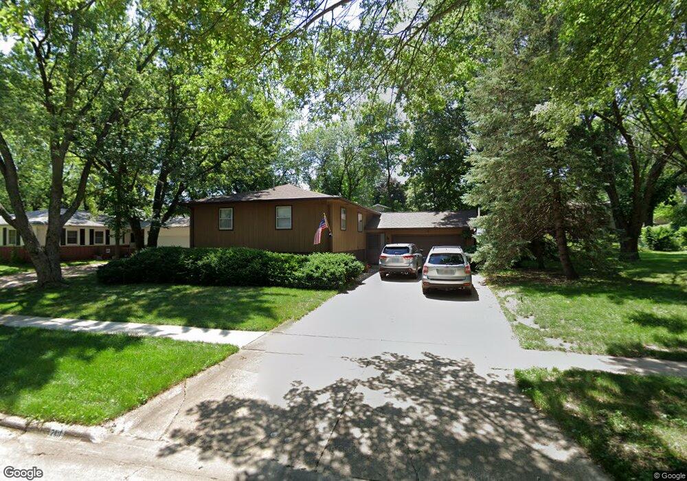 2811 Falbrook Dr NE, Cedar Rapids, IA 52402 - photo 1