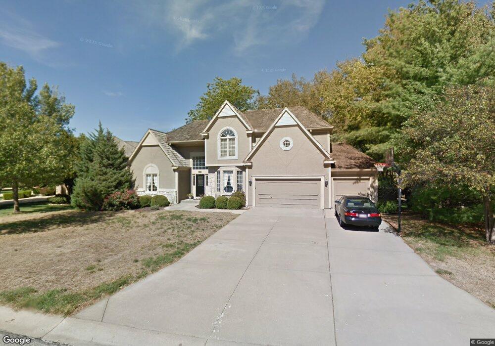 9433 Pine St, Lenexa, KS 66220 - photo 1