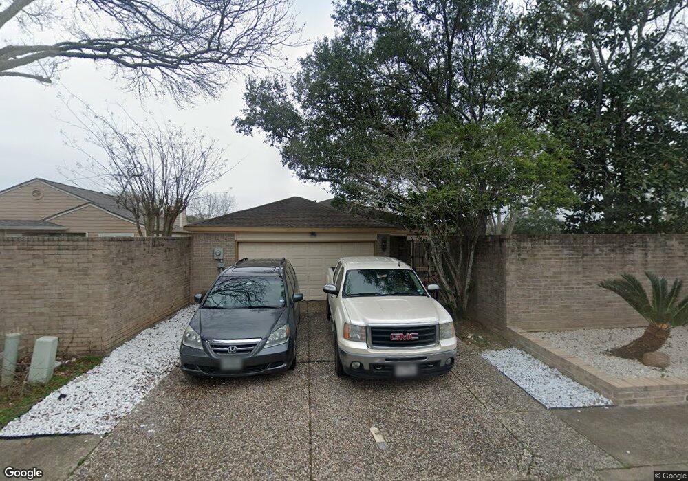 407 Towne Ct, Alvin, TX 77511 - photo 1