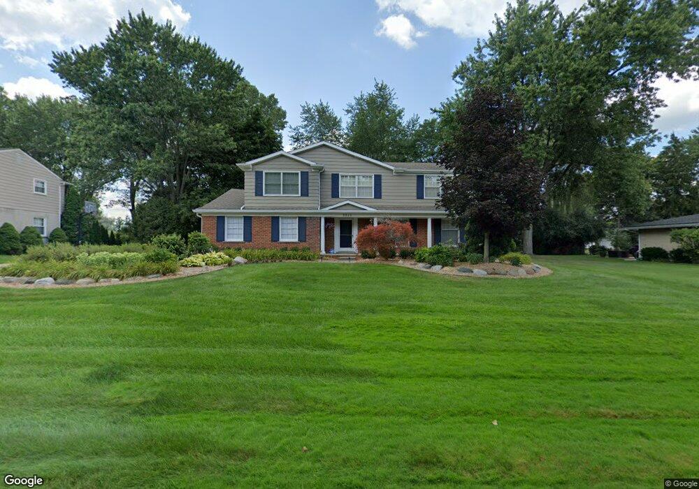 2946 Rambling Way, Bloomfield Hills, MI 48302 - photo 1