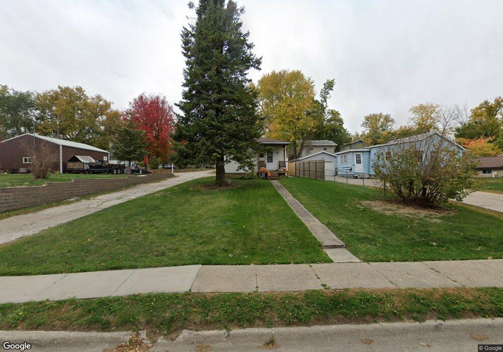 521 1st St S, Newton, IA 50208 - photo 1