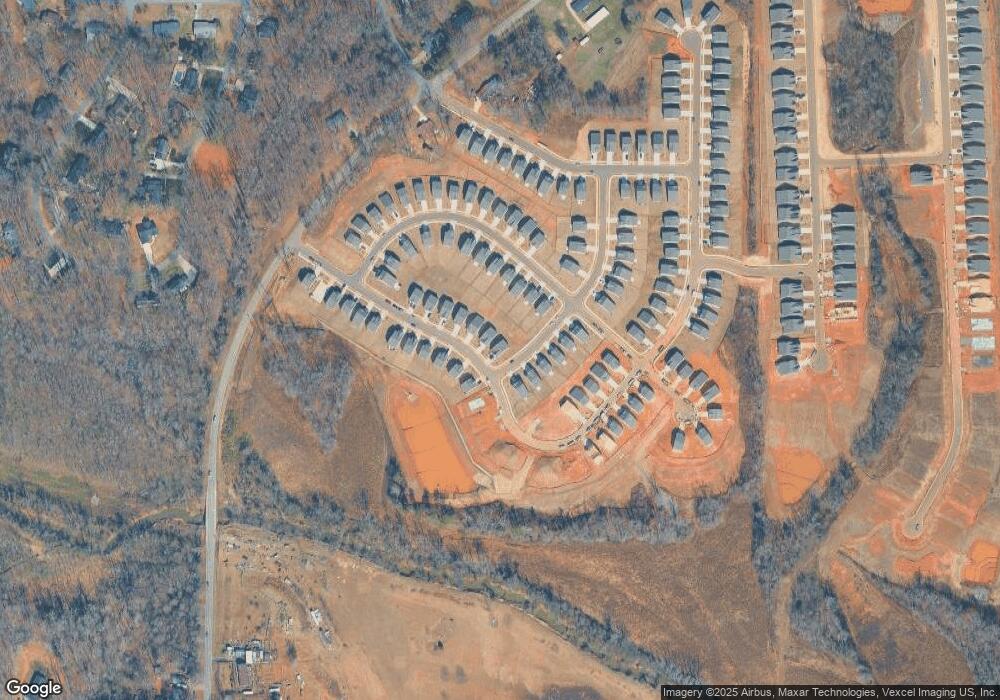 135 Brentwood Dr, Statesville, NC 28625 - photo 1