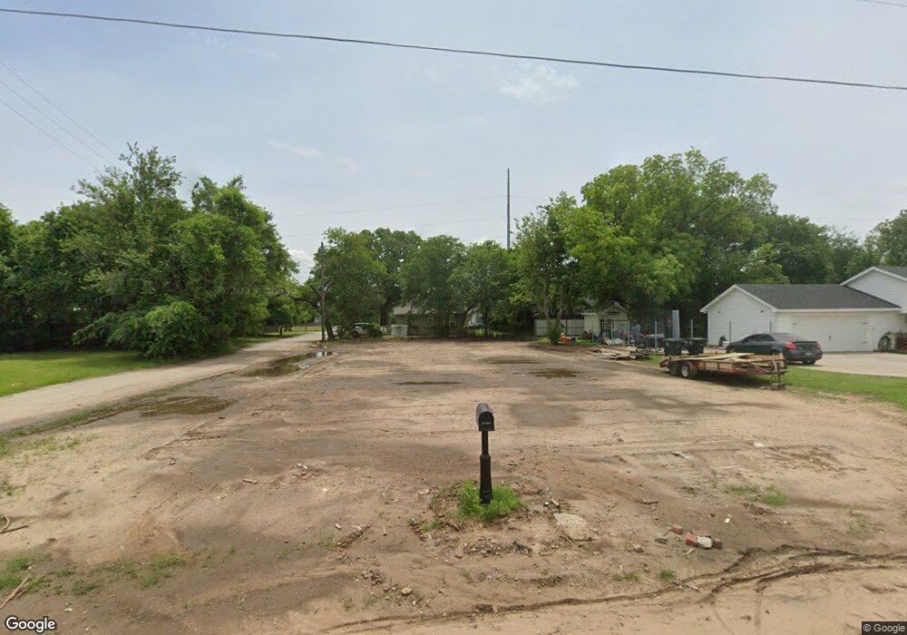 614 Robbins St, Cleburne, TX 76031 - photo 1