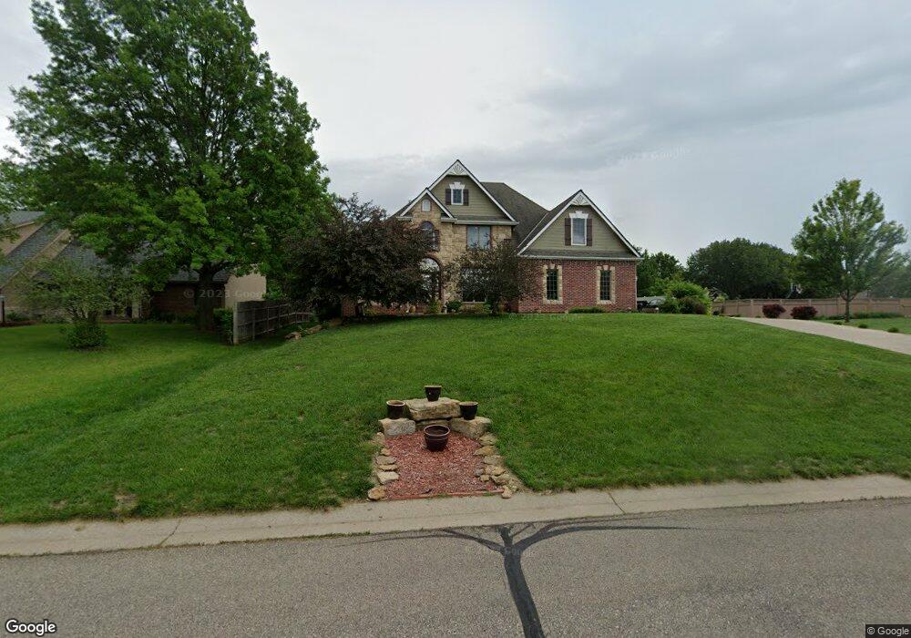 7149 SW Robins Dr, Topeka, KS 66610 - photo 1