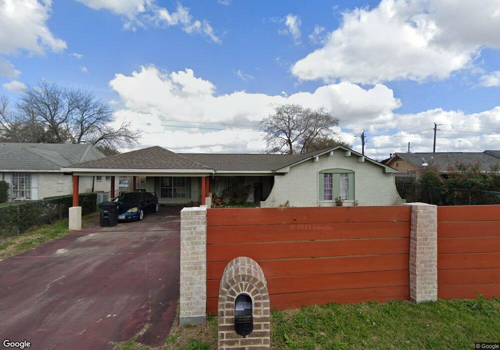 8222 Whitecastle Ln, Houston, TX 77088 - photo 1