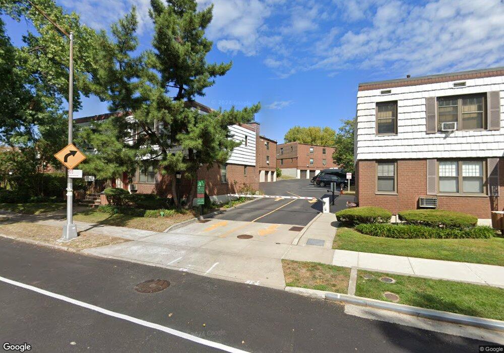 7079 Park Dr E unit B, Flushing, NY 11367 - photo 1