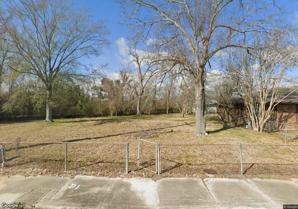 305 N 1st Ave, Lake Charles, LA 70601 - photo 1