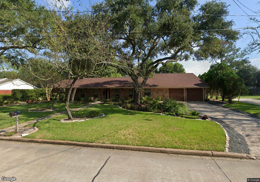 605 Falling Leaf Dr, Friendswood, TX 77546 - photo 1