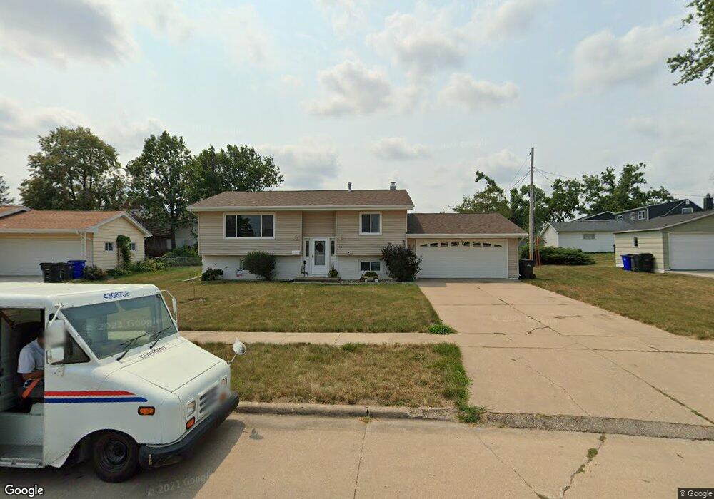 54 29th St NW, Cedar Rapids, IA 52405 - photo 1