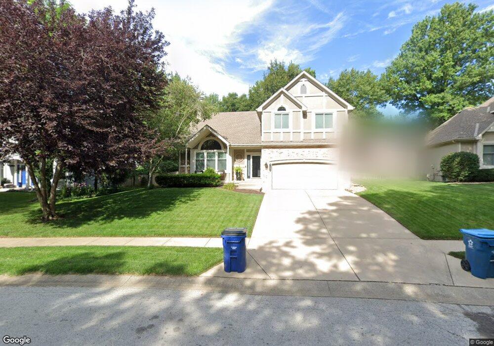 7302 Summit St, Shawnee, KS 66216 - photo 1