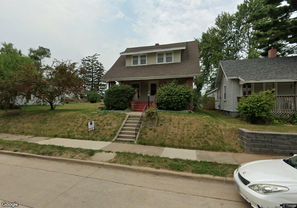 2402 2nd St SW, Cedar Rapids, IA 52404 - photo 1