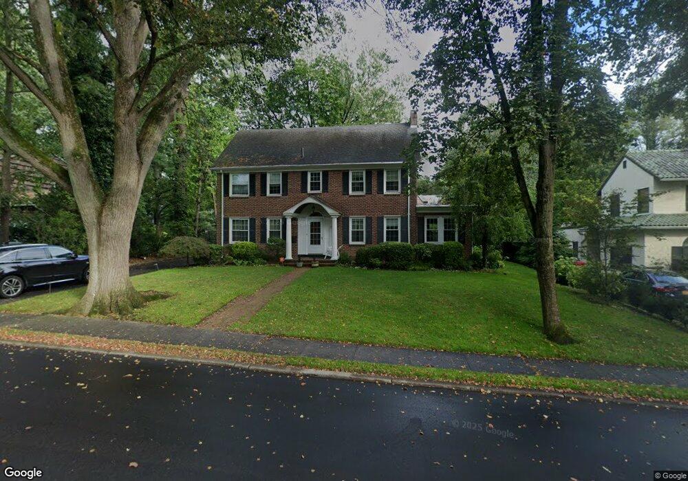 12 Melbourne Rd, Great Neck, NY 11021 - photo 1