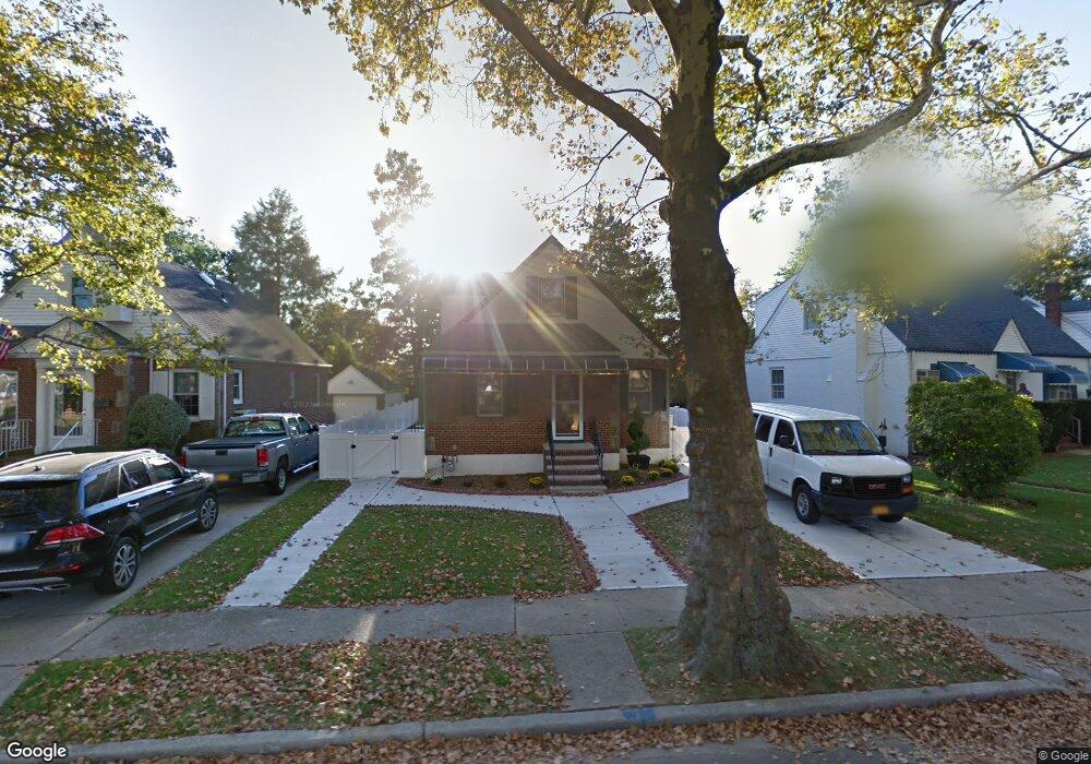 33 Pearl St, New Hyde Park, NY 11040 - photo 1