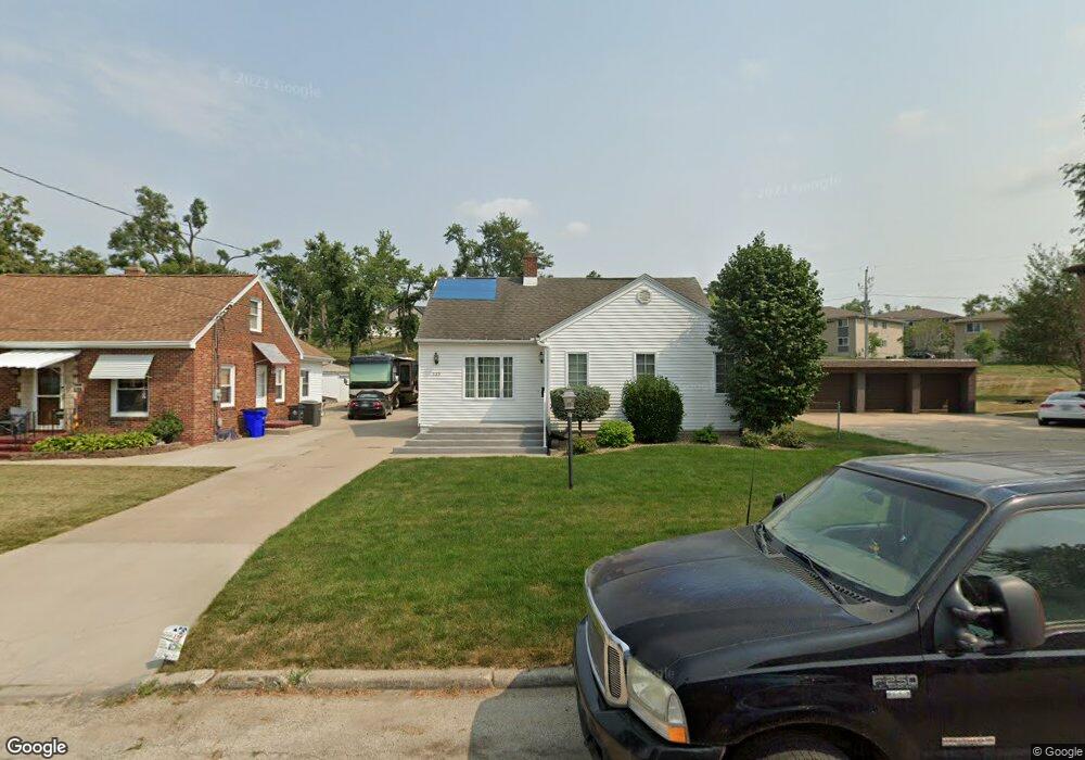 115 Rapids Ave SW, Cedar Rapids, IA 52404 - photo 1