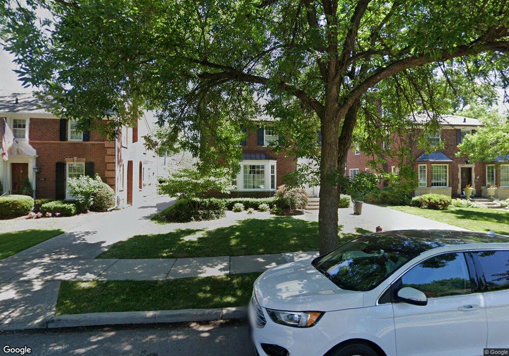 374 Fisher Rd, Grosse Pointe Farms, MI 48230 - photo 1