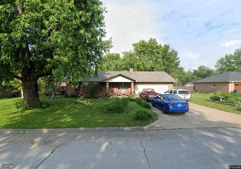 1816 S Hedgewood Dr, Bolivar, MO 65613 - photo 1