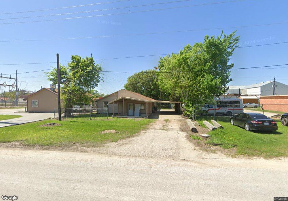 1518 Avenue G, Bay City, TX 77414 - photo 1