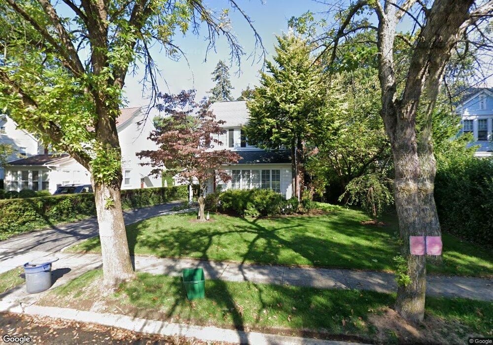 121 Hillcrest Ave, Manhasset, NY 11030 - photo 1