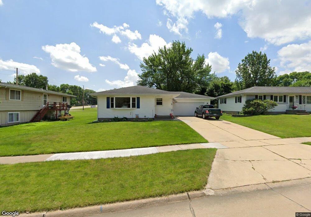 7 27th Ave SW, Cedar Rapids, IA 52404 - photo 1