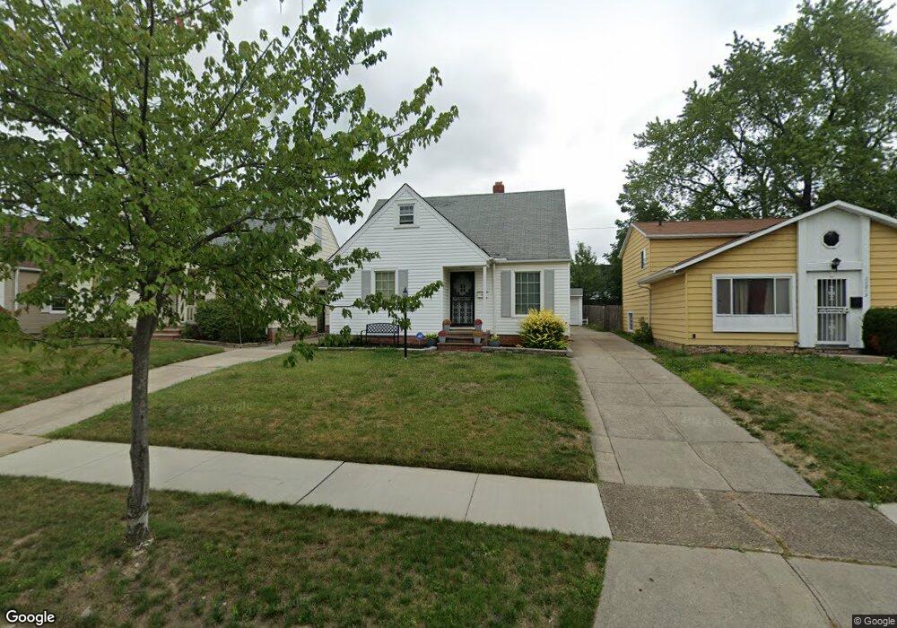 21209 Gardenview Dr, Maple Heights, OH 44137 - photo 1