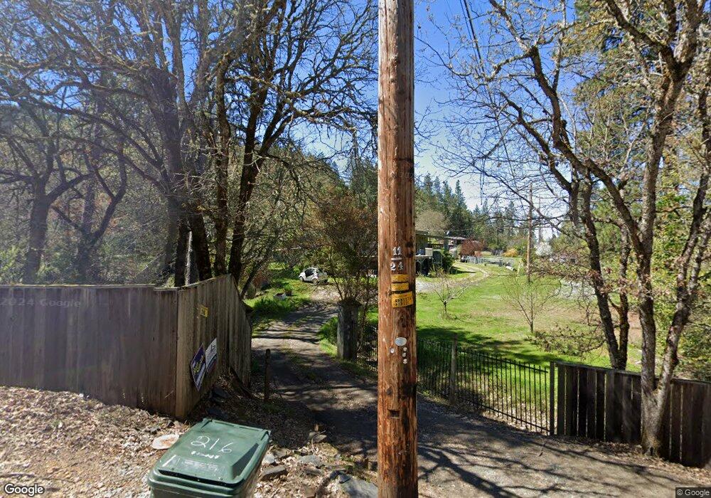 216 Gordon Way S, Grants Pass, OR 97527 - photo 1