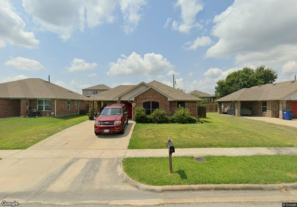 3001 Cardinal Dr, Ennis, TX 75119 - photo 1