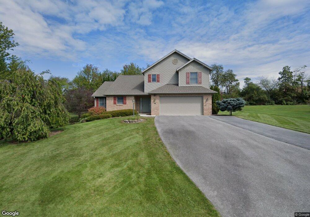 581 Wennington Dr, Chambersburg, PA 17201 - photo 1