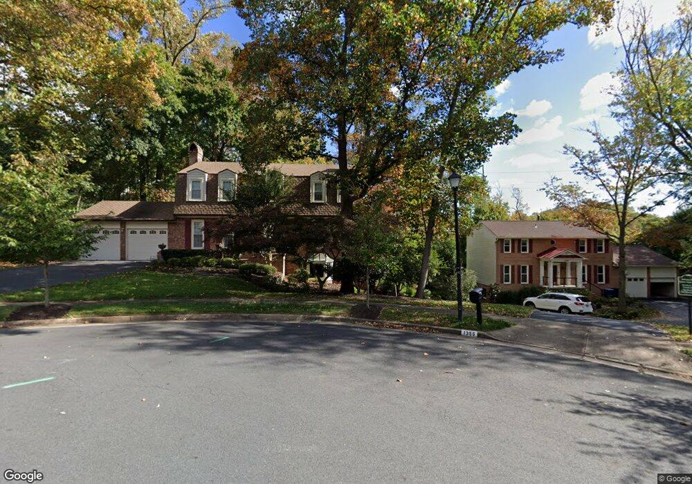 1353 Snow Meadow Ln, McLean, VA 22102 - photo 1