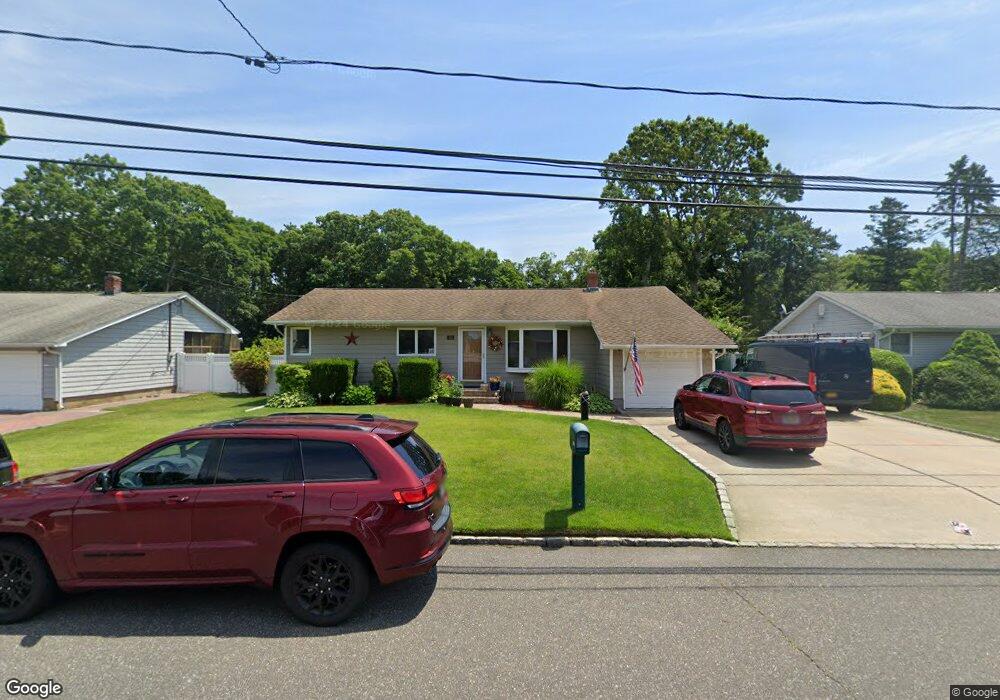 959 Chester Rd, Sayville, NY 11782 - photo 1
