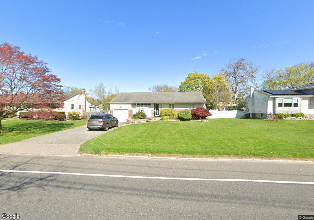 364 Townline Rd, ComMacK, NY 11725 - photo 1