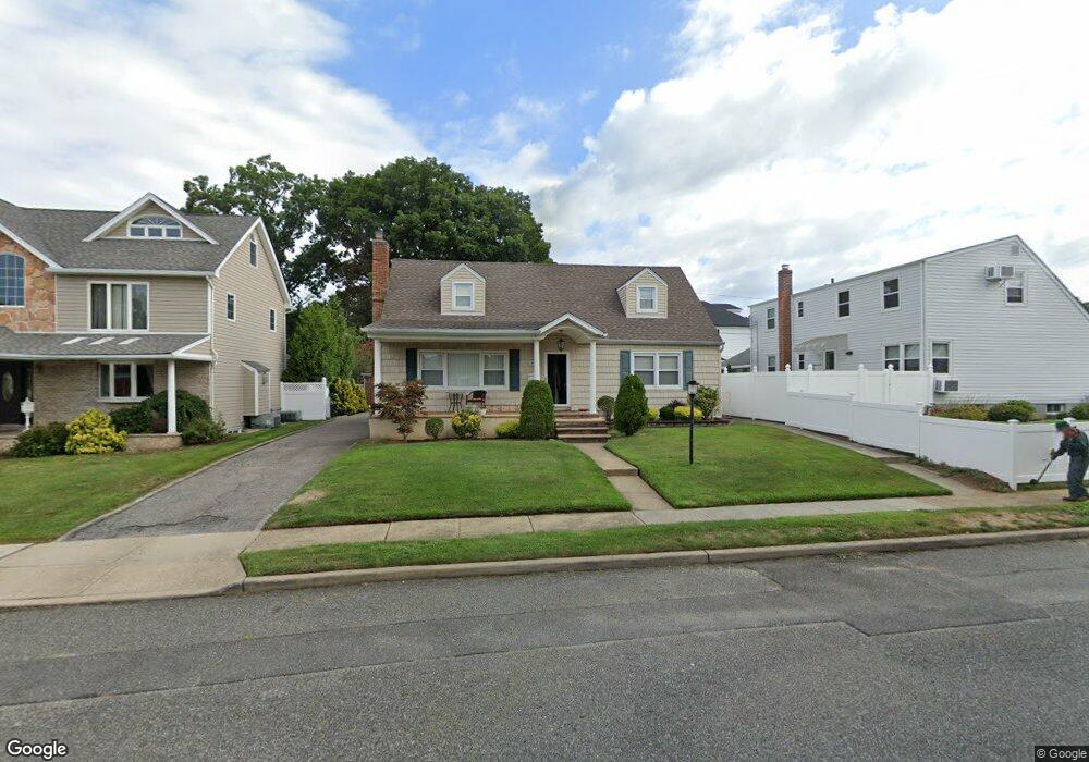 292 Claflin Ct, Franklin Square, NY 11010 - photo 1