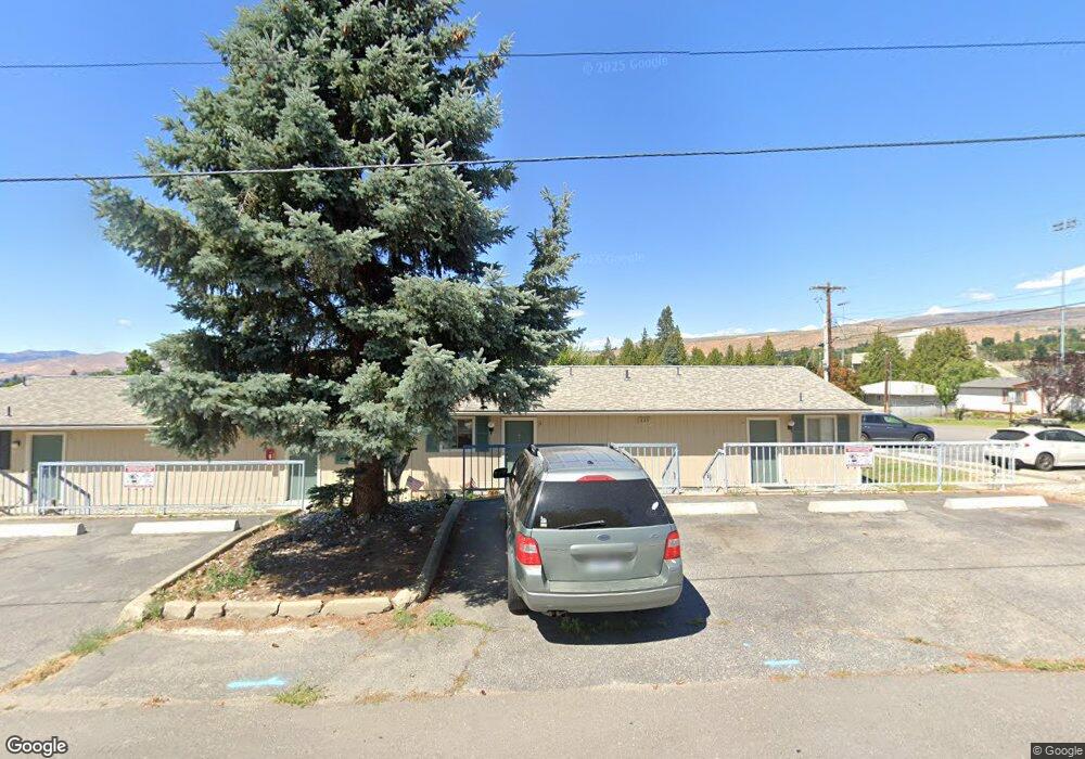 689 3rd St NE, East Wenatchee, WA 98802 - photo 1